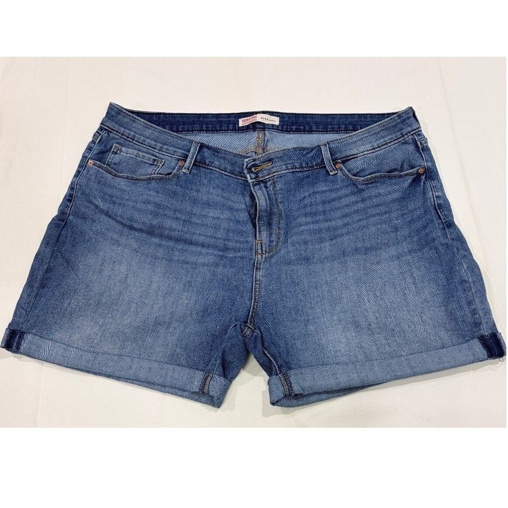 Signature by Levi Strauss Women's Plus Size 20 W35 Denim Shorts Cuffed Med Wash